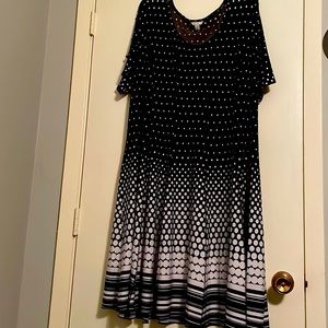 Casual Black and White Polka Dot Dress Size 22